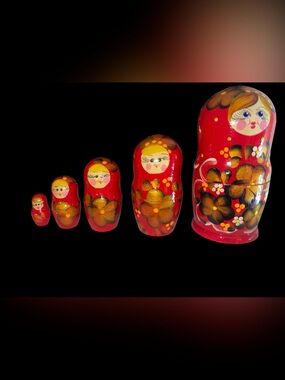 ♥️♠️ Vintage Russian Matryoshka Nesting Dolls | 5-Piece Hand Painted Wooden Set.